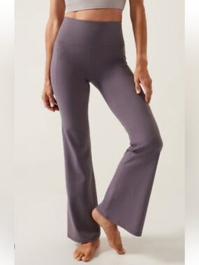 Athleta Salutation Stash Pocket Flare Pant Dusk Violet Casual Women’s Medium P
